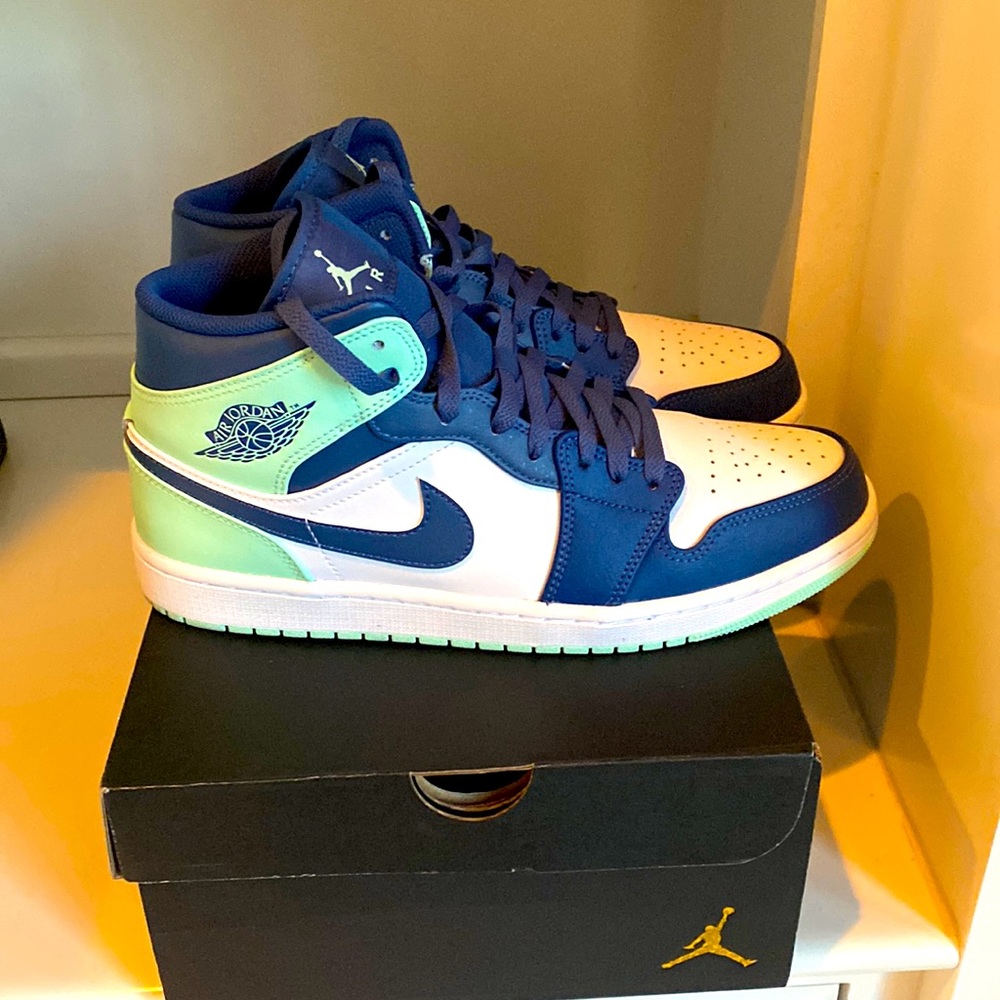 Men’s Air Jordan 1’s Mid- Size 10.5- Great Condition!